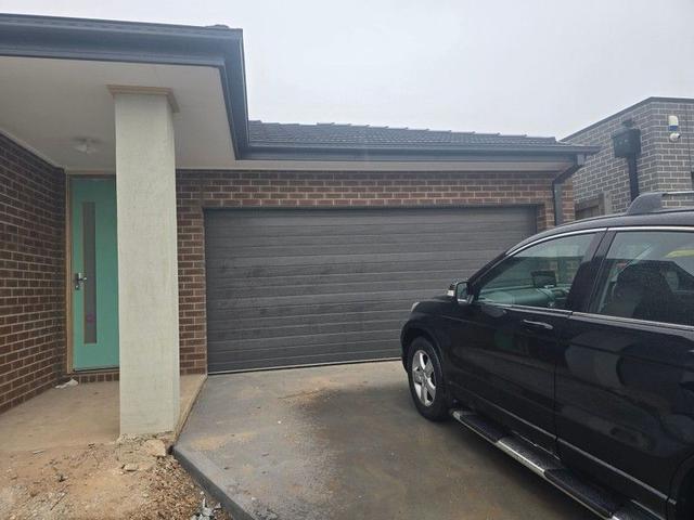 8 Topiary Road, VIC 3336