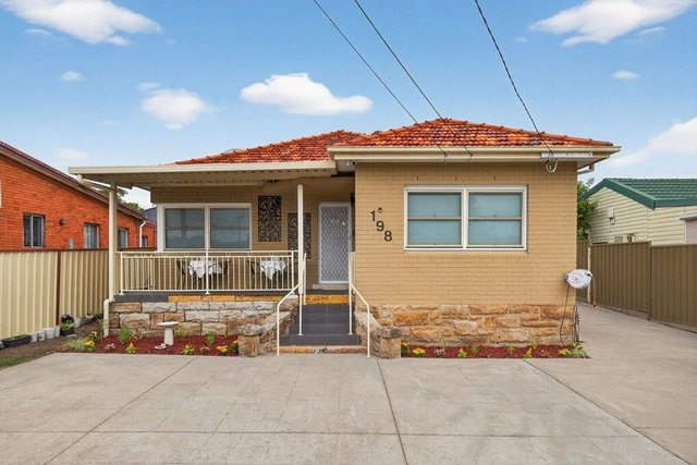 198 Roberts Road, NSW 2190