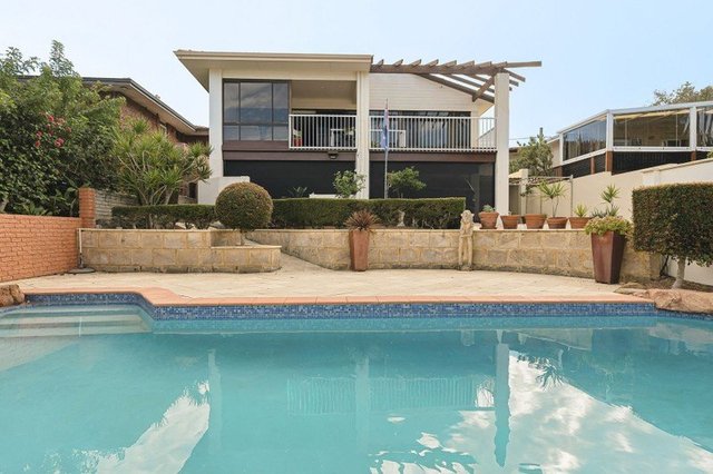 12 Marine Terrace, WA 6020