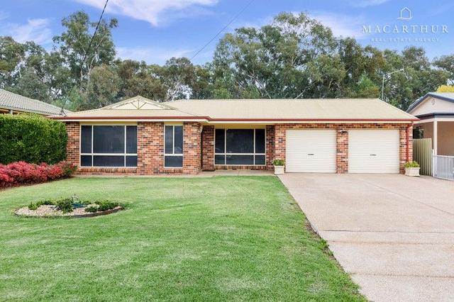 8 Bocquet Street, NSW 2650