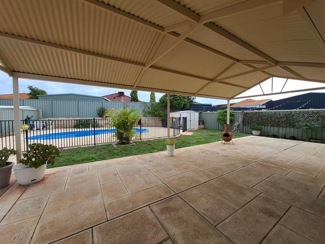 33 Orara Way, WA 6030