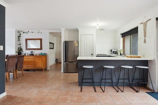 2B Waterview Drive, WA 6026