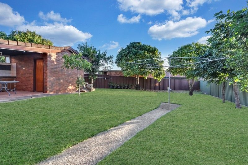 https://images.allhomes.com.au/property/photo/ba750e252ed2a71dac21c8ad0b6dd71c_hd.jpg