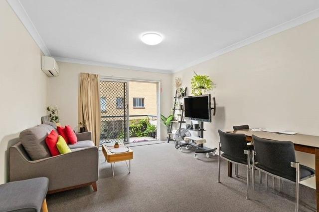 1/121 Chalk Street, QLD 4030