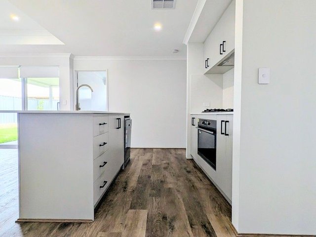 8 Houghton Street, WA 6034