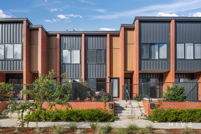 98 Beechworth Street, ACT 2602