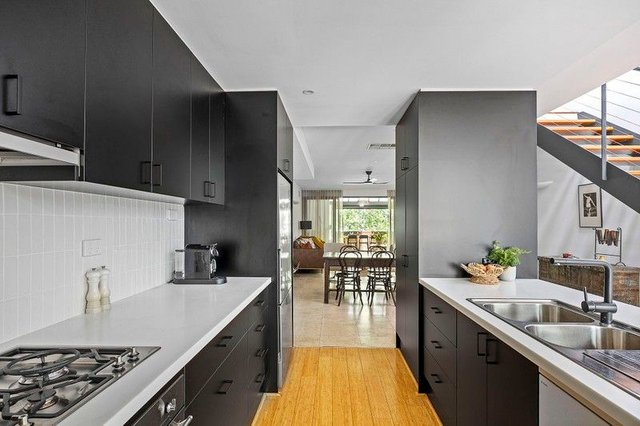 4/4 Centro Avenue, WA 6008