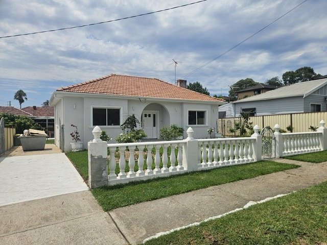 33 White Avenue, NSW 2200
