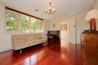 Lounge to entry (2013-11-05)