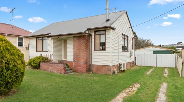 6 Churchill Street, NSW 2580