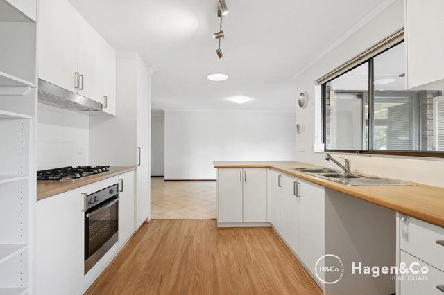 2 Garrong Close, WA 6027