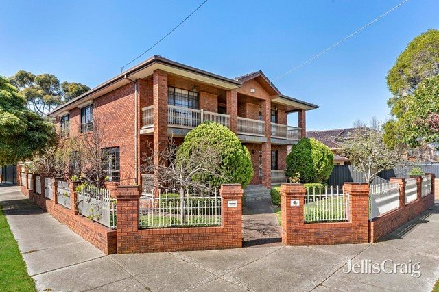 82 Riviera Road, VIC 3034
