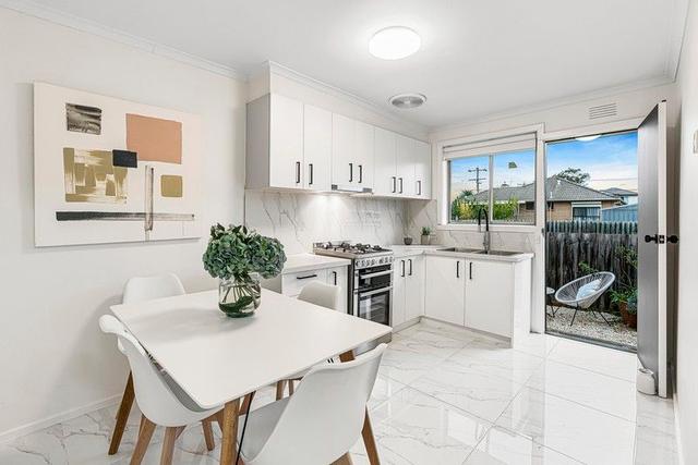 2/13 Oakes Avenue, VIC 3169