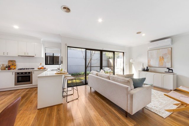 42 Innes Court, VIC 3806