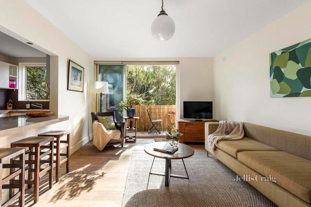 11/272 Barkly Street, VIC 3068