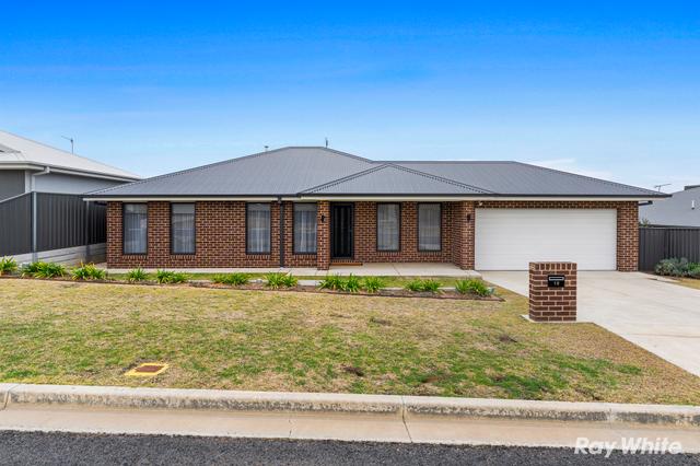 12 Hayes Crescent, NSW 2663