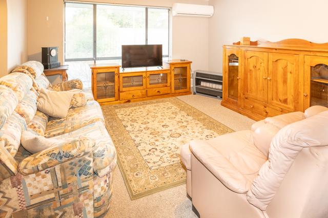 2 Tamarind Cres, WA 6111
