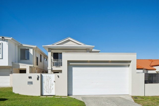 26 Fourteenth Avenue, QLD 4221
