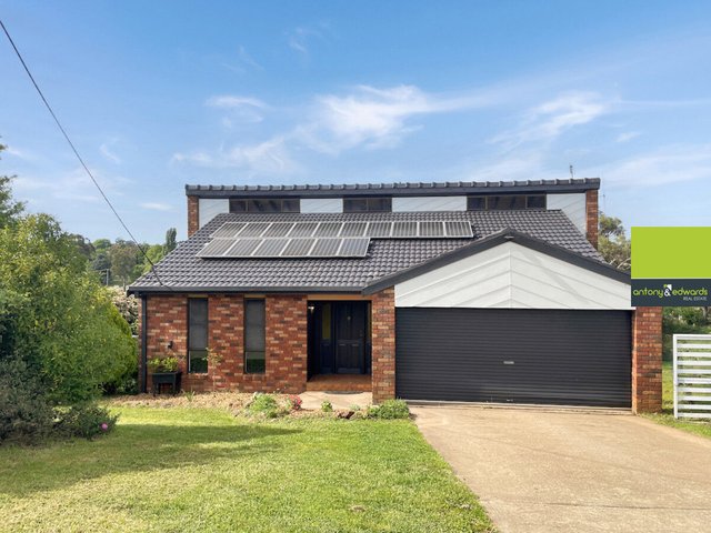5 Hall Crescent, NSW 2583