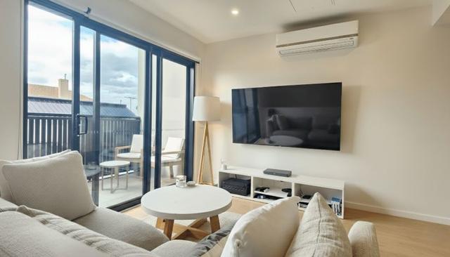 4/8 Rosamond Road, VIC 3011