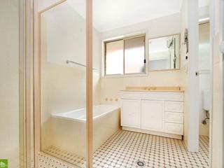 Bathroom - 2/5 Tamarind Drive, Cordeaux Heights