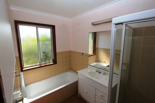 Bathroom (2013-04-18)