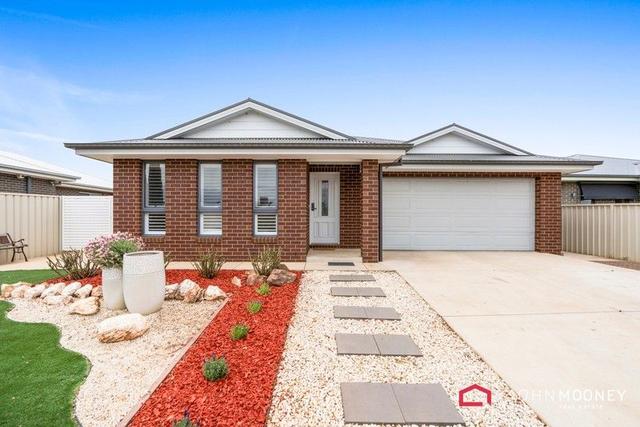 2 Couch Court, NSW 2650