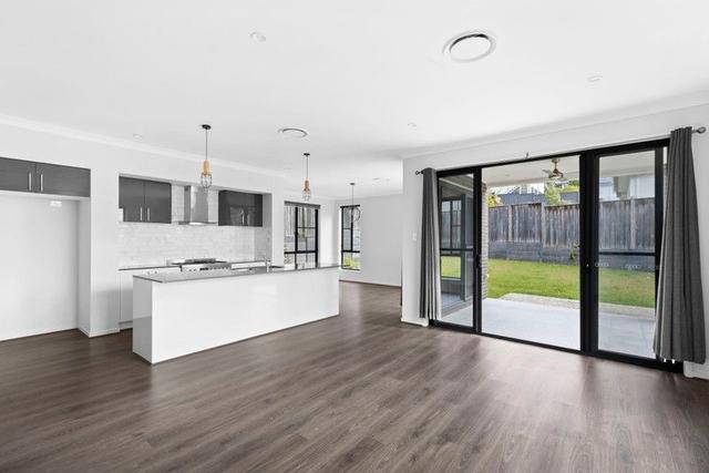 4 Palmerston Close, QLD 4055