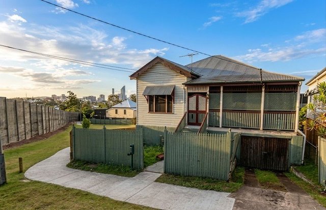 12 Arrow Street, QLD 4102