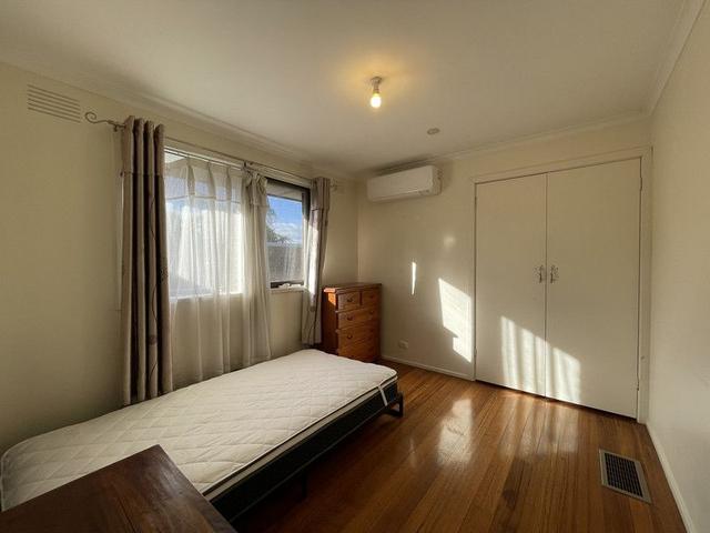 3/4 Cloverset Avenue, VIC 3805