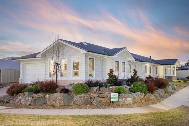 12 Rodeo Dr, NSW 2640