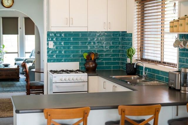 2 Murdoch Place, NSW 2644