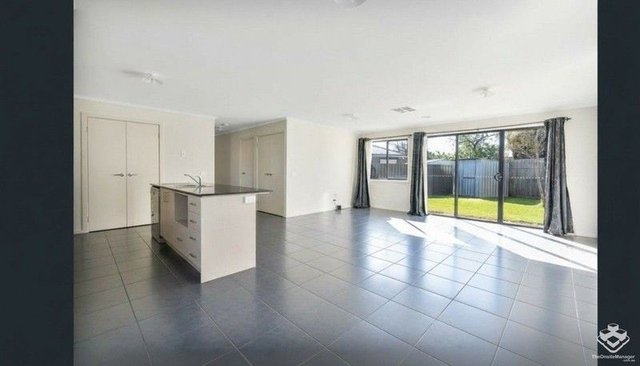 2/8 Gayle Court, VIC 3169