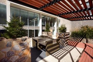Landscaped courtyard and outdoor entertainment area (2011-05-26)