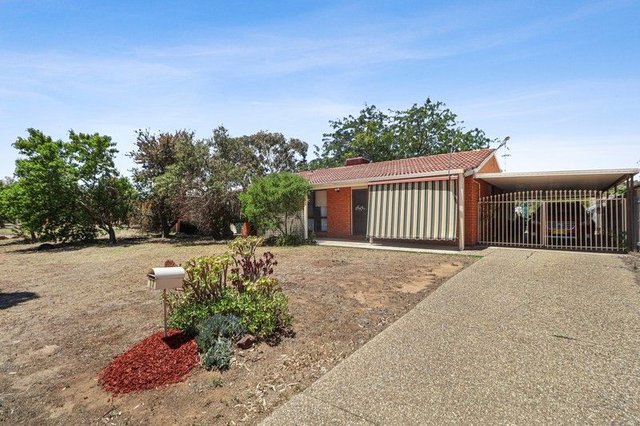 17 Crisp Drive, NSW 2650