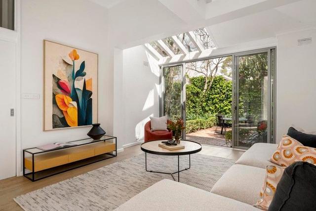 2 Woodside Crescent, VIC 3142