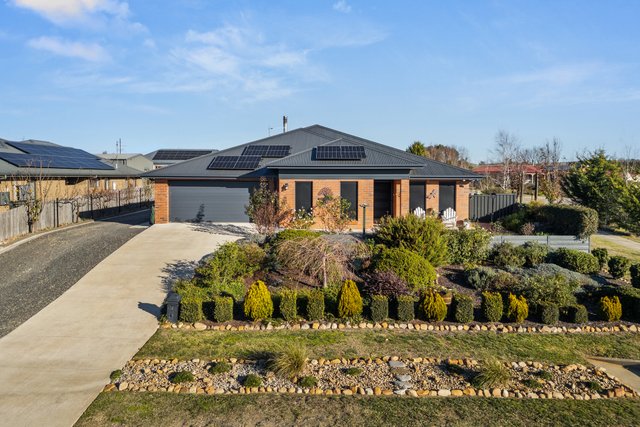 2 Badgery Street, NSW 2622
