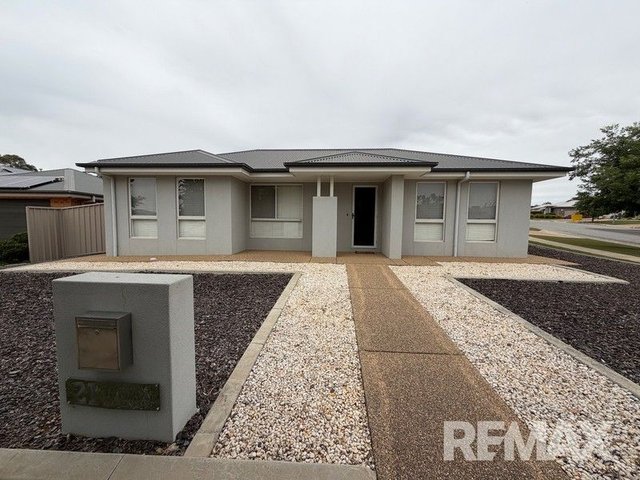 21 Barton Avenue, NSW 2650