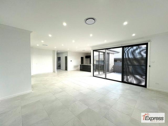 10 Lawrence Street, NSW 2570