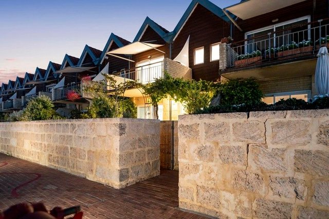 2/68 Southside Drive, WA 6025