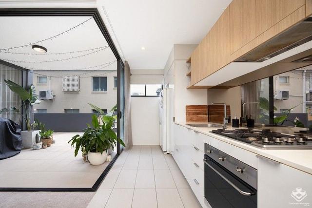 208/27 Russell Street, QLD 4101