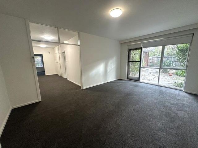 24/1 Whitehall Court, VIC 3161