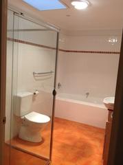 Main bathroom (2019-02-18)