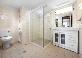 Bathroom (2017-02-23)