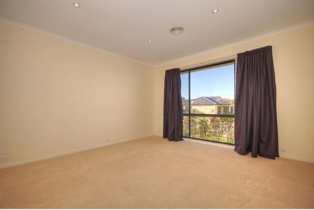 9 Rollston Street, ACT 2914