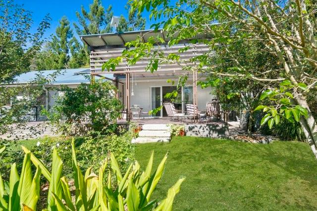 2 Creek Way, QLD 4223