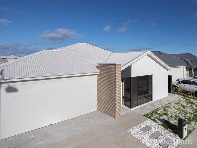 38 Casina Way, WA 6036