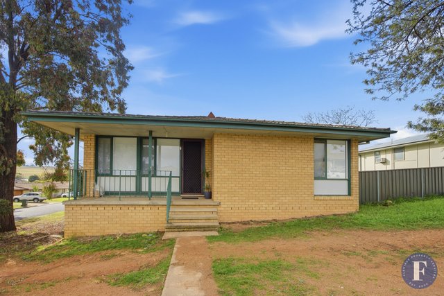 14 Cook Crescent, NSW 2594