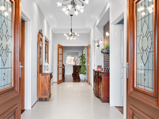 2 Burnsall Way, WA 6065