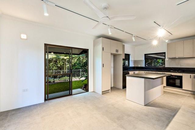 2/22-24 Collins Avenue, QLD 4870